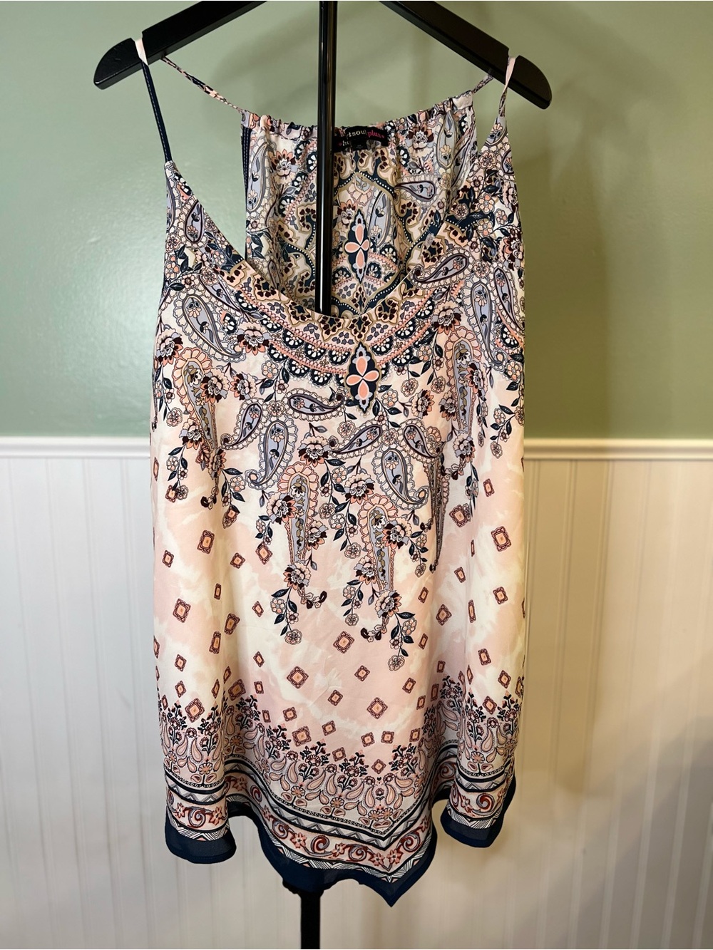 HeartSoul Plus Navy, Pink & Cream Paisley Print Cami w/Handkerchief Hem. Size 2X
